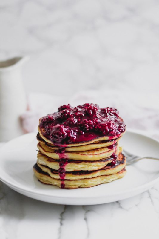 Lemon Ricotta Pancakes with Blackberry Sauce - light and fluffy pancakes with a slightly sweet blackberry sauce makes the perfect brunch. | katiebirdbakes