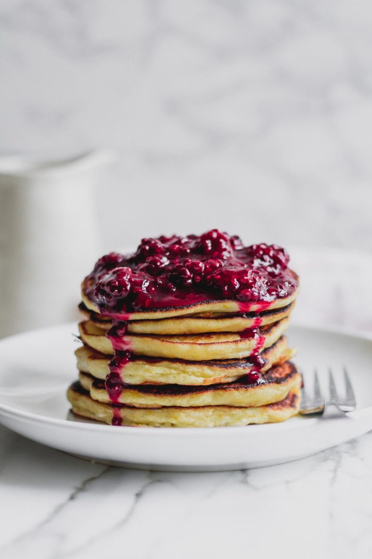 Lemon Ricotta Pancakes with Blackberry Sauce - light and fluffy pancakes with a slightly sweet blackberry sauce makes the perfect brunch. | katiebirdbakes