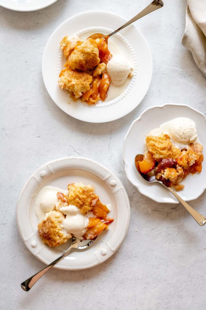 Simple Peach Cobbler | katiebirdbakes.com