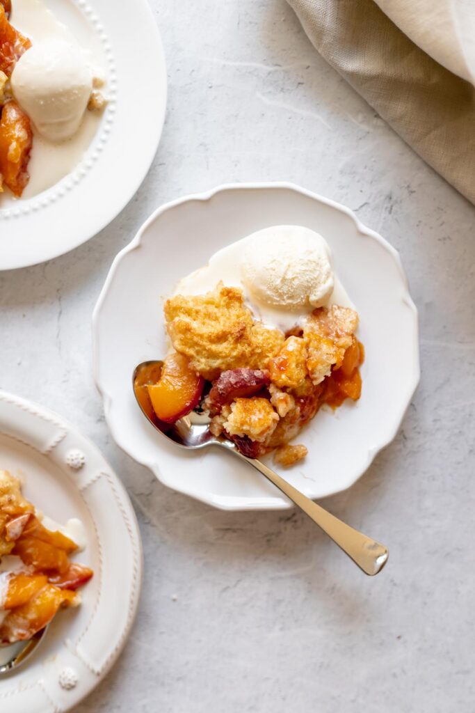 Simple Peach Cobbler | katiebirdbakes.com