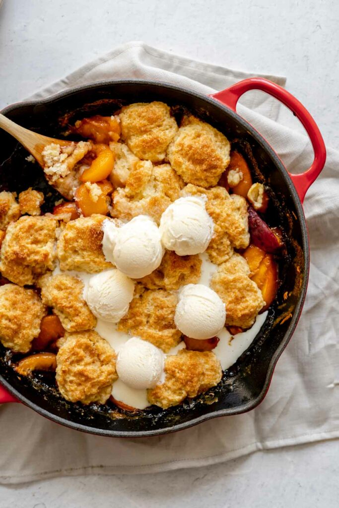 Simple Peach Cobbler using fresh peaches in a skillet | katiebirdbakes.com