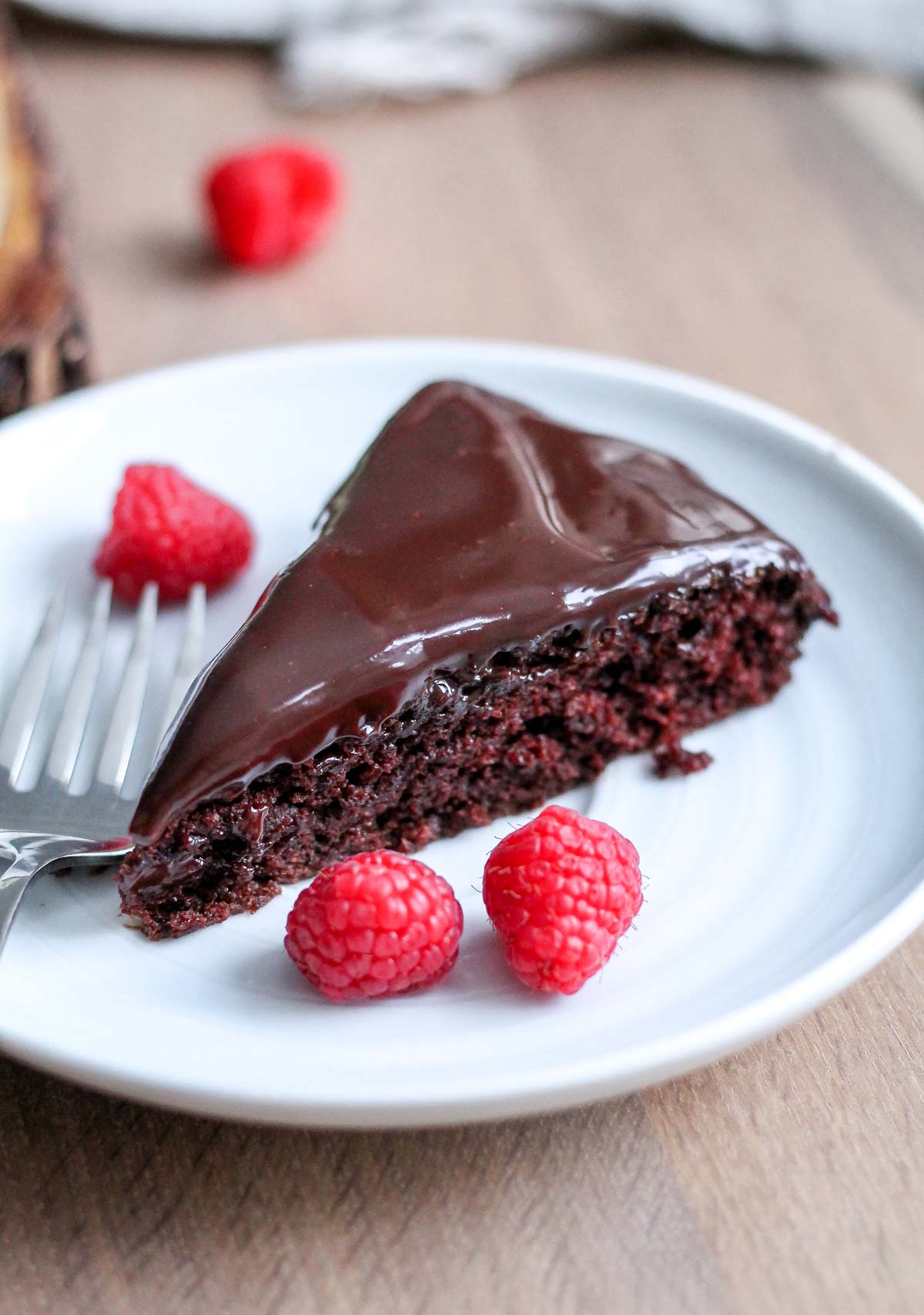 Single Layer Chocolate Cake with Chocolate Ganache | katiebirdbakes.com