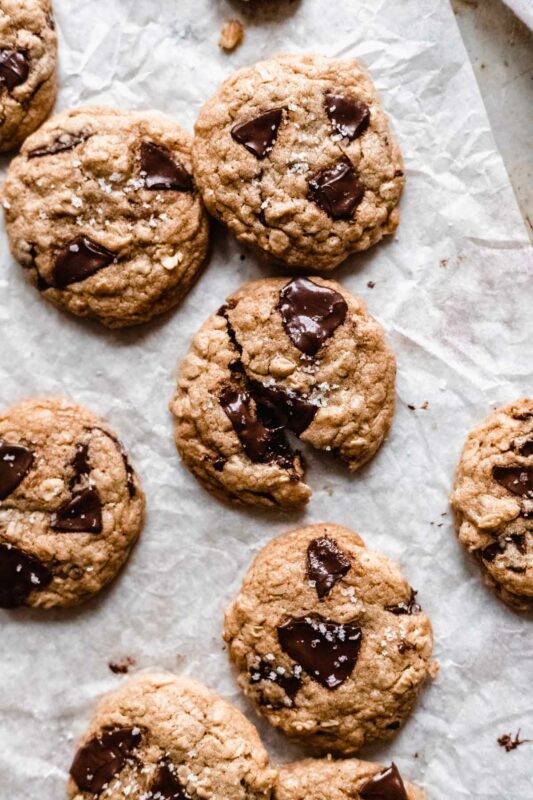 Simple oatmeal chocolate chip cookies